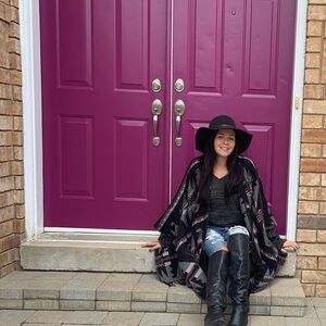 Meet your Posher, Cassandra